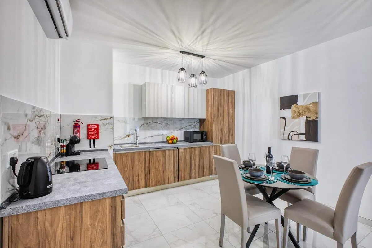 Modern Apartment In Paceville Saint Julian's Μάλτα