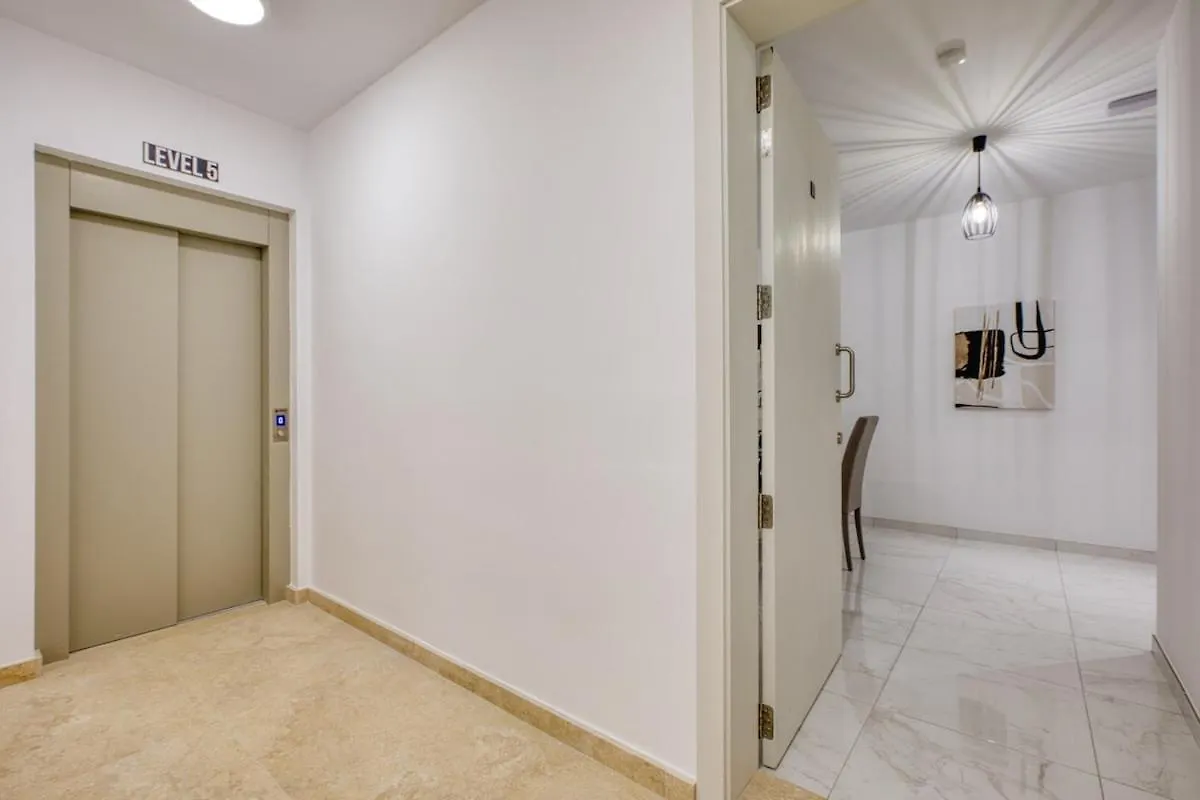 Modern Apartment In Paceville Saint Julian's