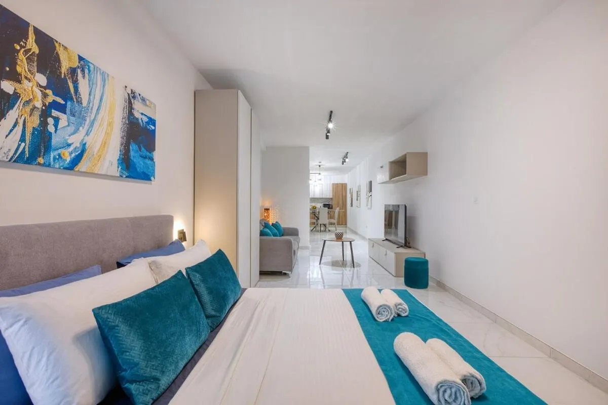 Modern Apartment In Paceville Saint Julian's Μάλτα